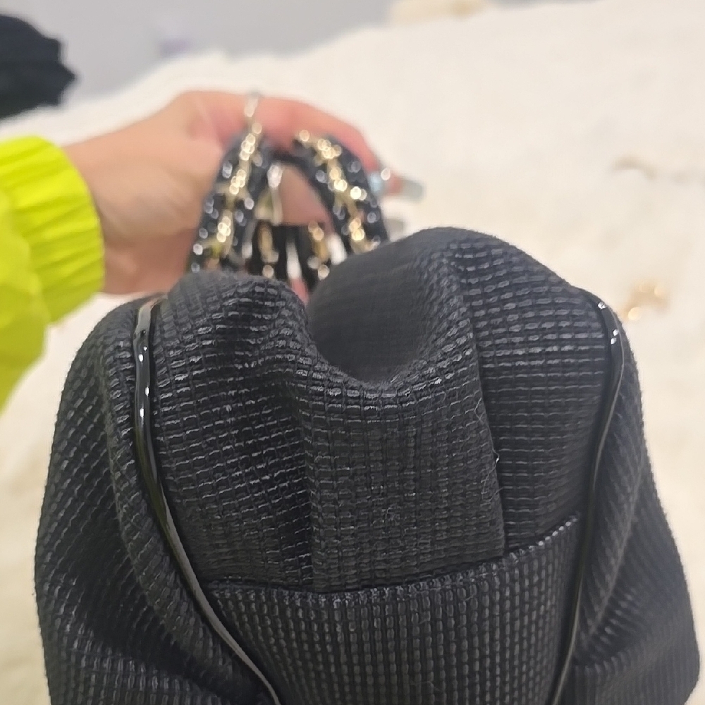 Elegant Black Handbag - Picture 13 of 13